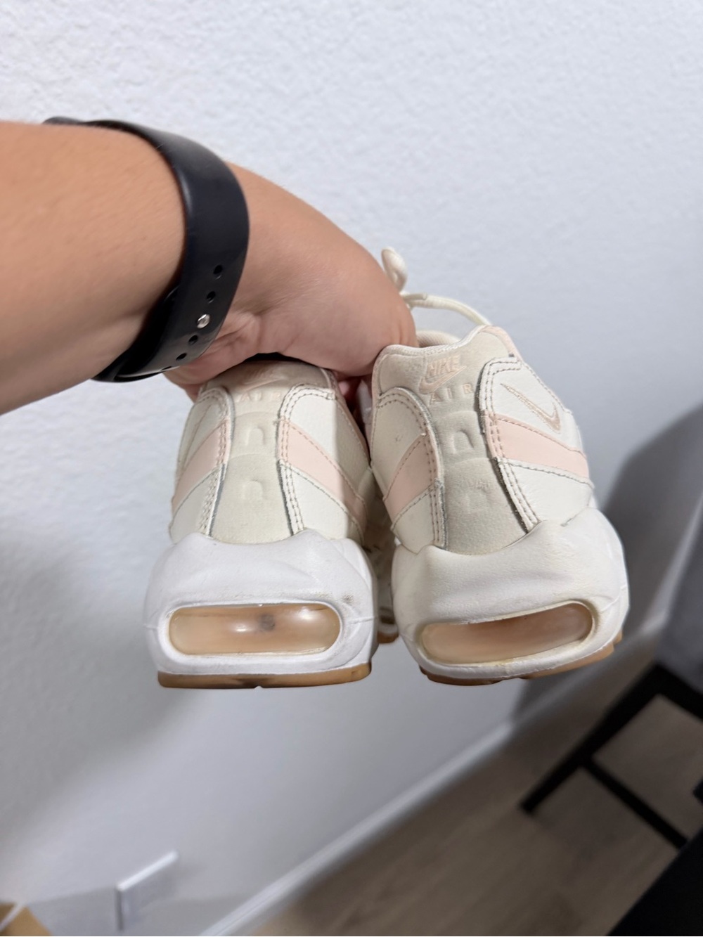 Nike Women's Air Max 95 in Cream & Pale Pink - Picture 8 of 9